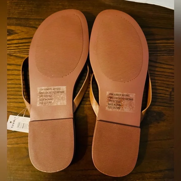NWT Size 9 Torrid Sunnie Taupe Sandals minimalist faux vegan leather Boho - Picture 4 of 4